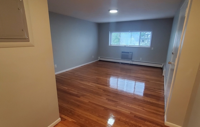4 OAKCREST RD