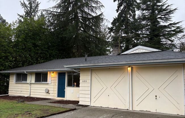 4 Bedroom 1.5 Bathroom House In Bellevue Lake Hills