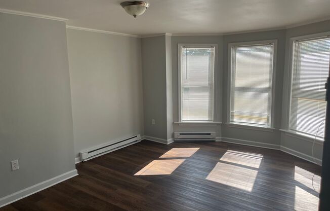 2 beds, 1 bath, $1,100, Unit 2