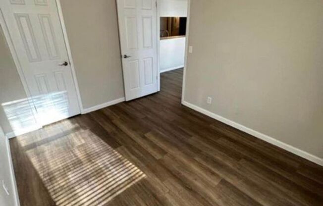 2 beds, 1 bath, 700 sqft, $850, Unit 230 D