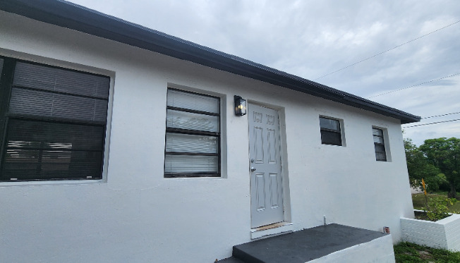 1197 W 35 ST