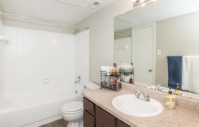 2 beds, 2 baths, 924 sqft, $1,090