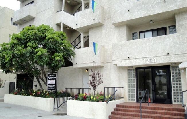 2 beds, 2 baths, $2,850, Unit 308