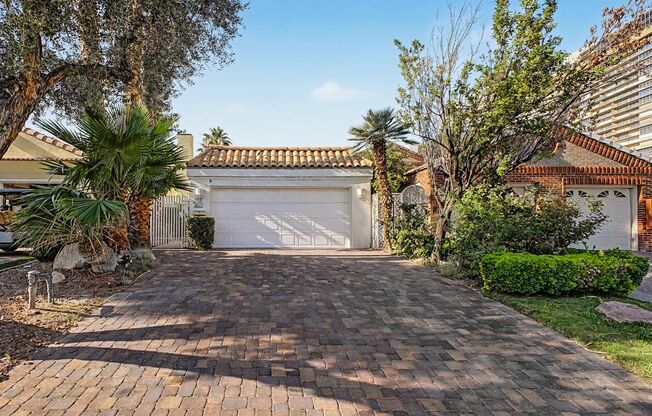 Las Vegas Country Club Home on the Golf Course with Pool!