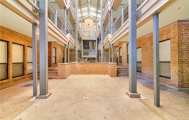 K613 - Robbins Place #210