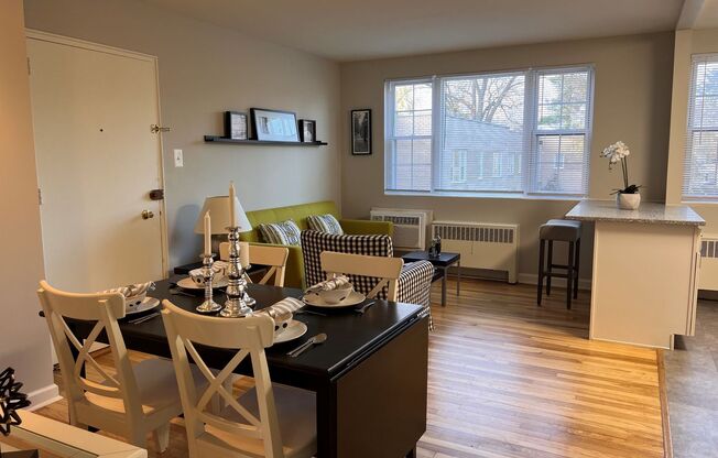 2 beds, 1 bath, 785 sqft, $1,895, Unit B3-2
