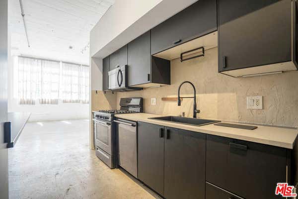 Studio, 1 bath, 720 sqft, $2,100, Unit 415