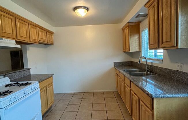 2 beds, 1 bath, 925 sqft, $2,075