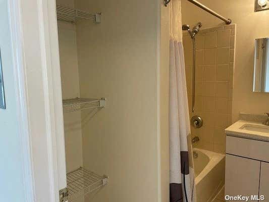 2 beds, 1 bath, $2,600