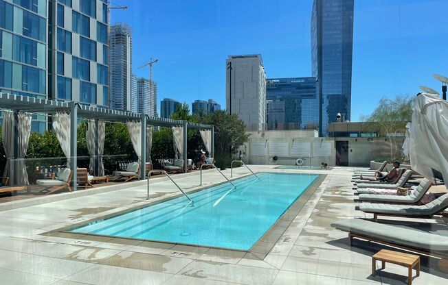 1 bed, 1 bath, 730 sqft, $3,000, Unit 889 Francisco St, UNIT 2402