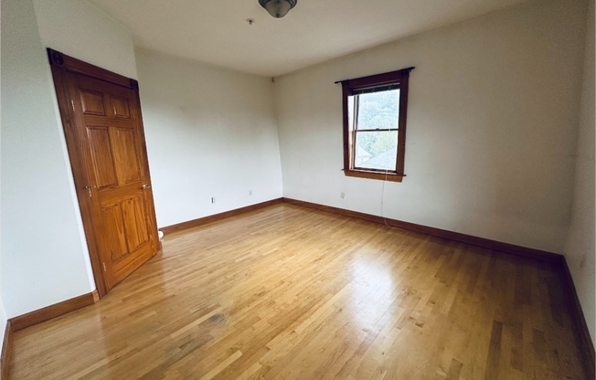 3 beds, 1 bath, 1,000 sqft, $2,800, Unit 3