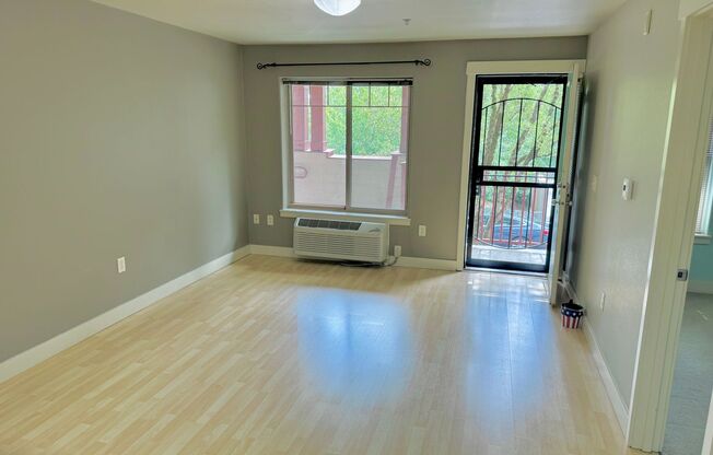 Gateway 2nd Story Condo with Laminate H/W's, A/C, Laundry In-Unit
