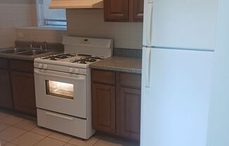 2 beds, 1 bath, $1,300