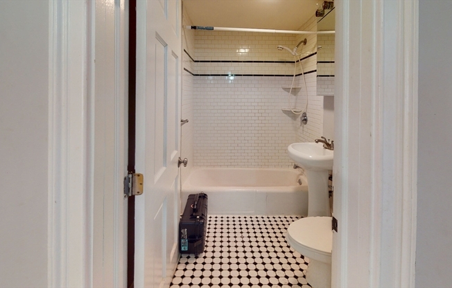 2 beds, 2 baths, 950 sqft, $2,550, Unit 1