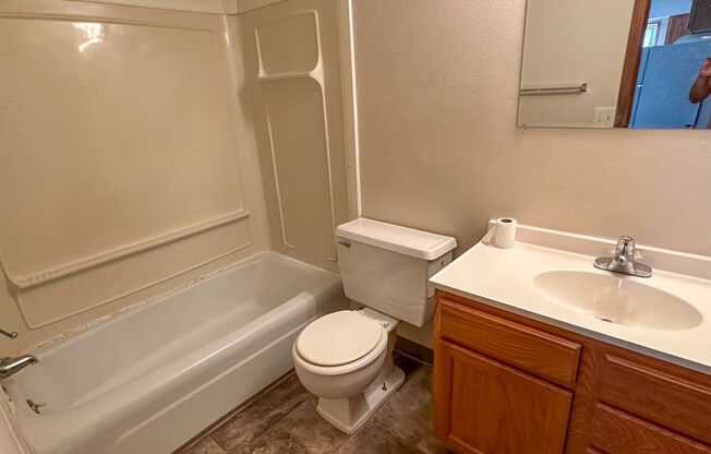 2 beds, 1 bath, $925