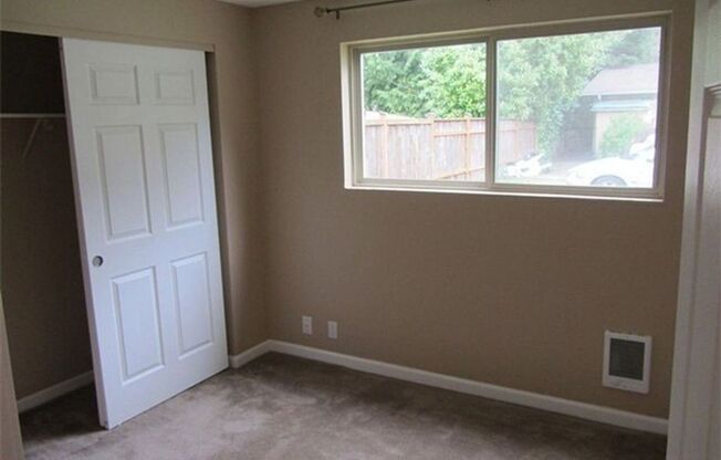 Available June 1st- Spacious 2 bedroom in Downtown Issaquah!