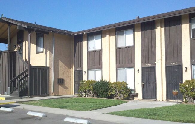 Updated 2BR/1BA 2 Story Townhome in Park Like setting in Santee