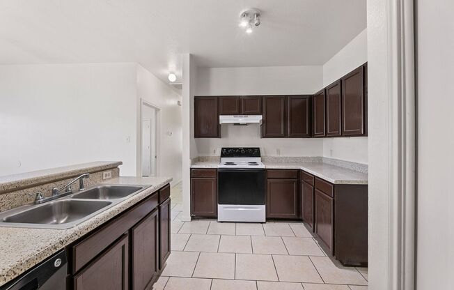 3 beds, 2 baths, $1,495, Unit A