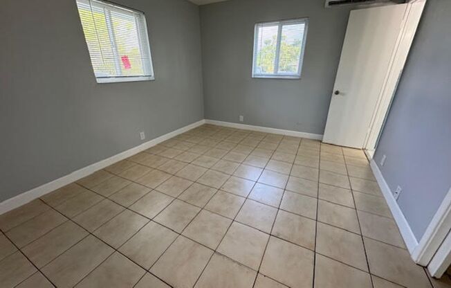 1273 NE 39 St Oakland Park, FL 33334