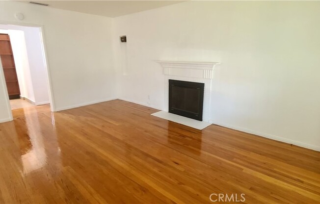 3 beds, 1 bath, 1,199 sqft, $3,700