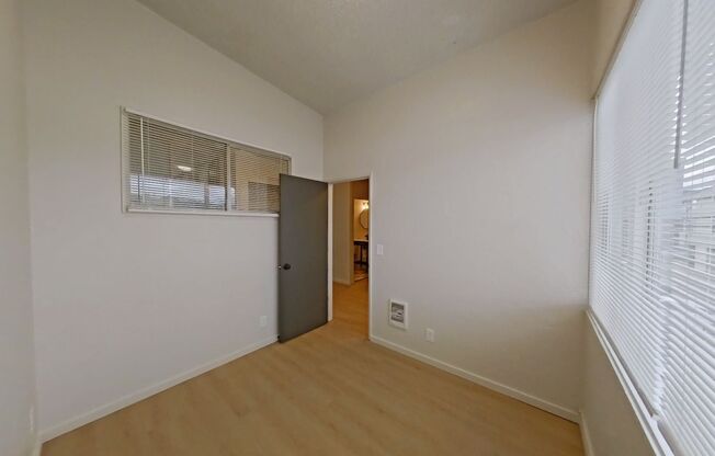 2 beds, 1 bath, 647 sqft, $1,660, Unit 26B