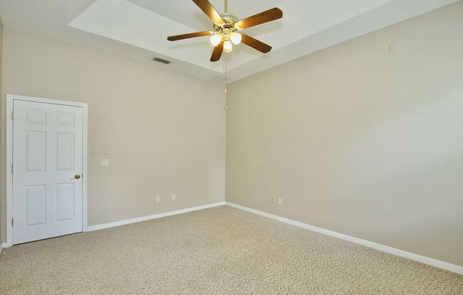 Spacious 3/2 Home located in Summerport Community - Windermere, Rent Special!