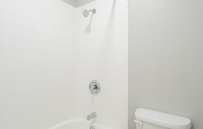 2 beds, 1 bath, 886 sqft, $1,125, Unit 421-25