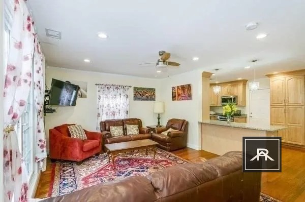 16 ELIOT CRES