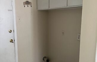 2 beds, 1 bath, $850, Unit 318 B