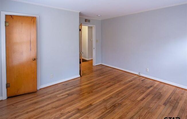 Sweet Cottage on Camellia!