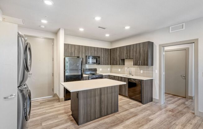 3 beds, 3 baths, 900 sqft, $2,400, Unit 300