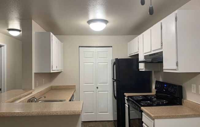 2 beds, 1 bath, 898 sqft, $1,865, Unit D303