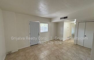 2 beds, 1 bath, 700 sqft, $995, Unit C