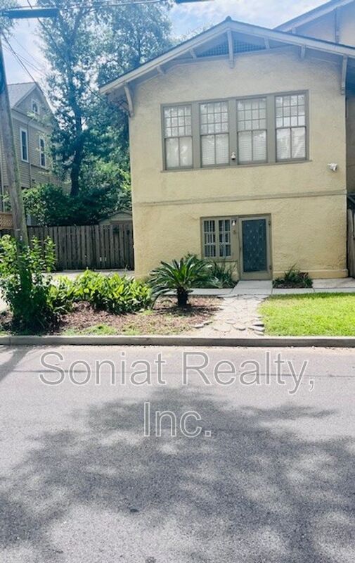 7 Allard Boulevard, 2