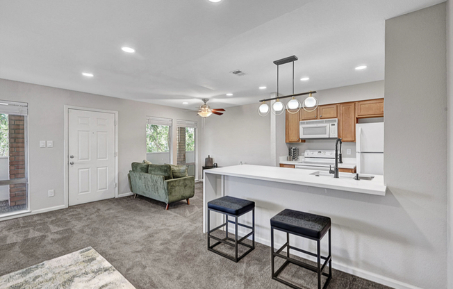 740 OAKMONT