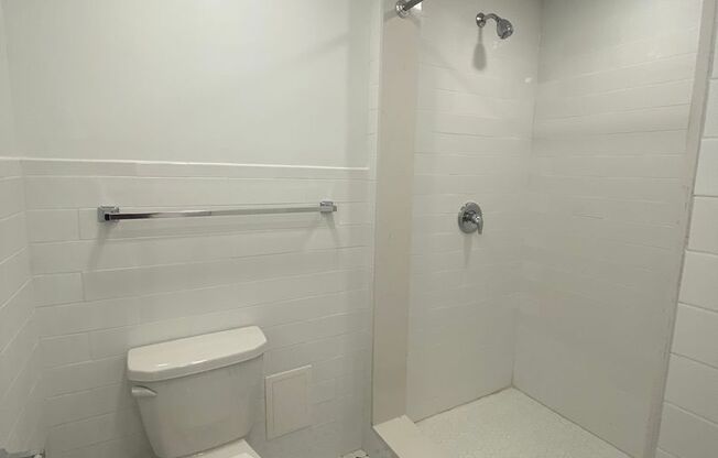 1 bed, 1 bath, 572 sqft, $1,510, Unit Old King Edward 15