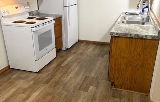 2 beds, 1 bath, 925 sqft, $950, Unit 56
