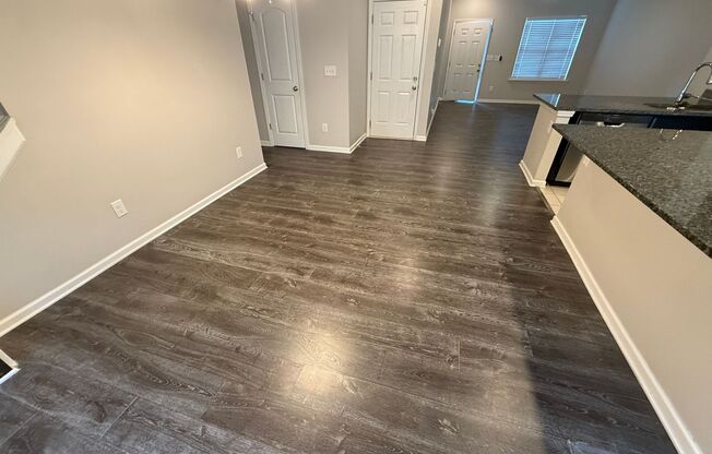 Beautiful Townhome in the steel creek area!