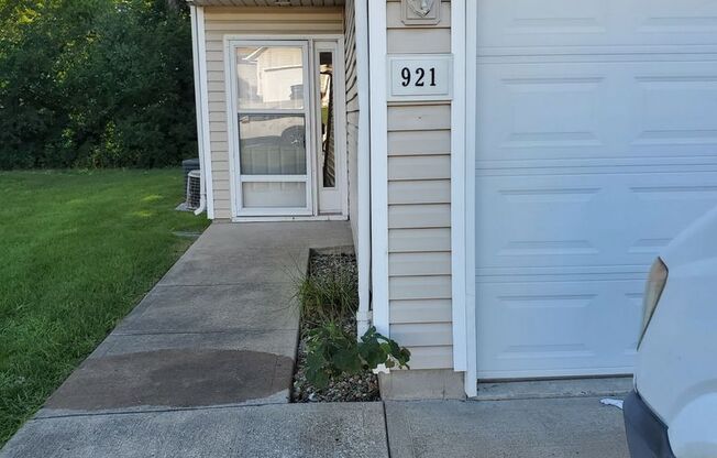 2 beds, 2.5 baths, $1,249