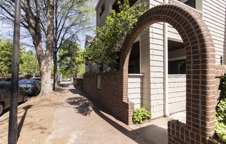212 W 10 ST