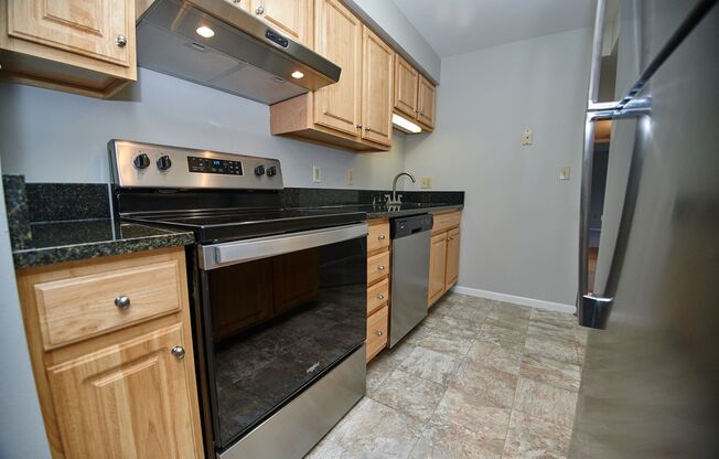2 beds, 1 bath, 975 sqft, $1,575, Unit 209