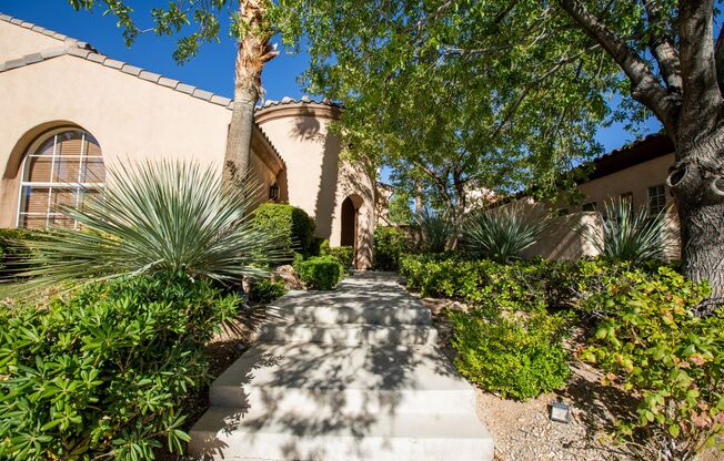 Red Rock Country Club @ Summerlin!!! 4 Bedrooms!! One bed/Bath Downstairs!! Casita!! Guard Gated!!! Solar Heated Pool and Spa!! Solar Panels!! Electric Car Charging station!!