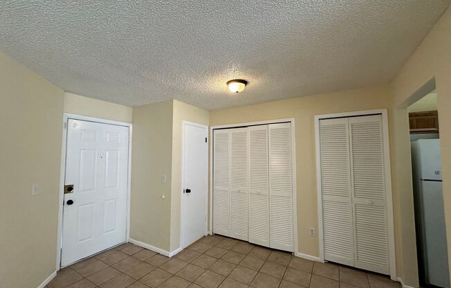 3 bed 2 bath tri plex near UCF