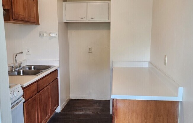 2535 W Highland Ave