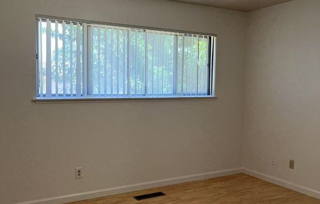 Charming 3 Bedroom, 2 Bathroom Located in Little Pocket, near Land Park and the Sacramento River.