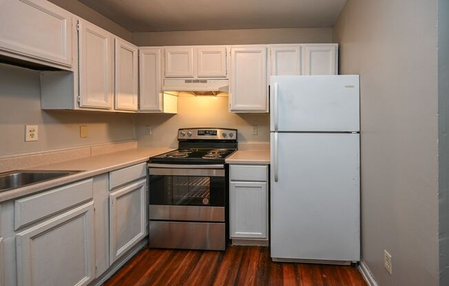 3 beds, 1 bath, $2,295, Unit 2667 1