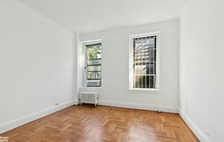 317 E 18 ST