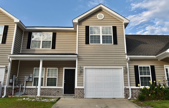 3 Br, 2.5 Ba Townhome In Richmond Hill