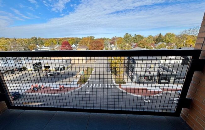 Studio, 1 bath, 325 sqft, $1,100, Unit 221