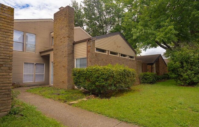 4 Bedroom Townhome — Great Plano Location — Available NOW!
